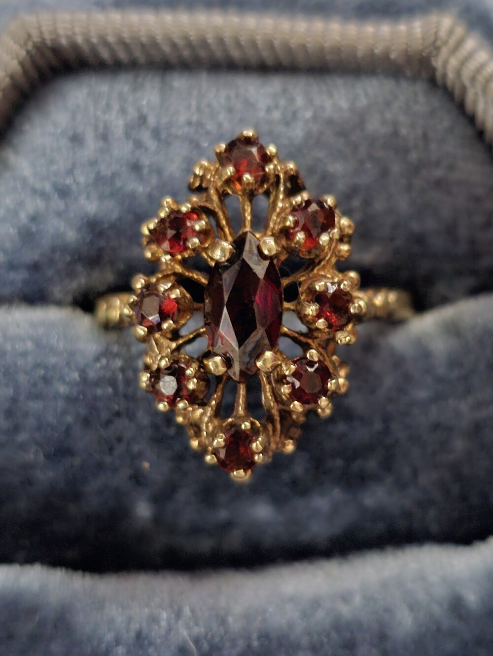 9k Garnet Yellow Gold Ring (Vintage)